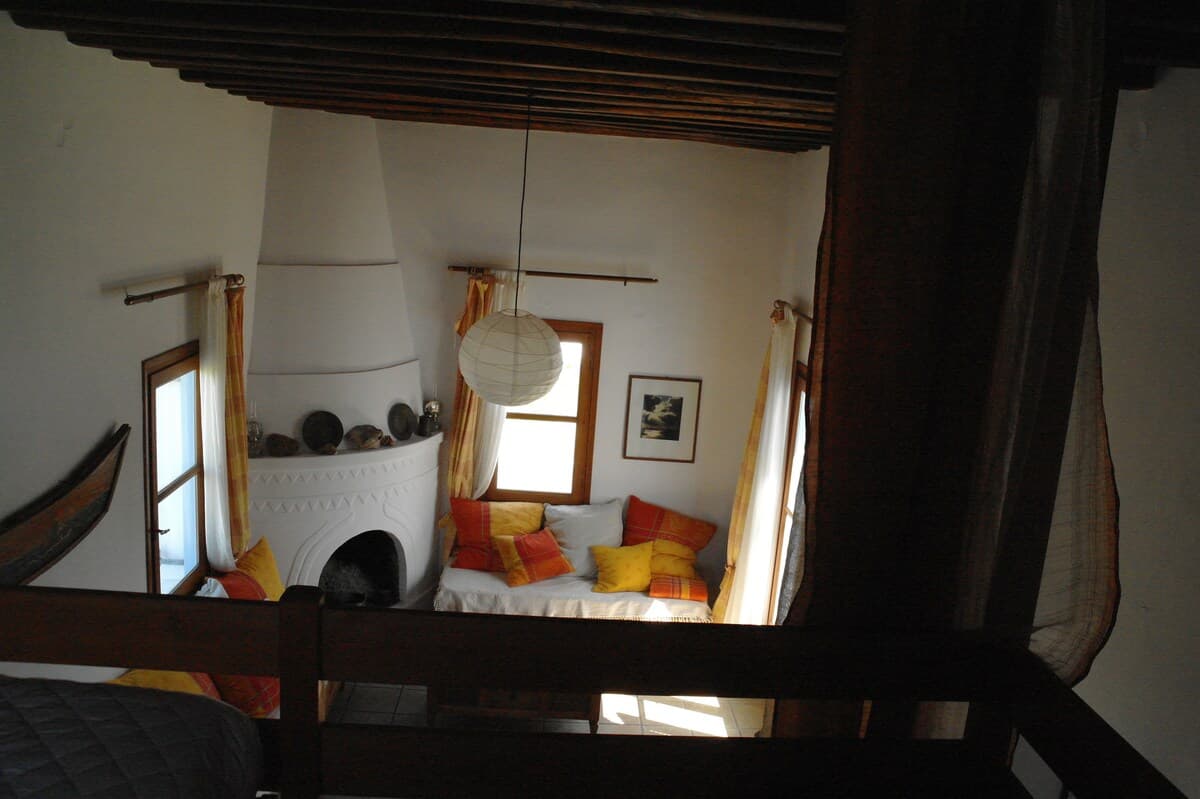 Gallery queen bedroom at Aktìs Alòs