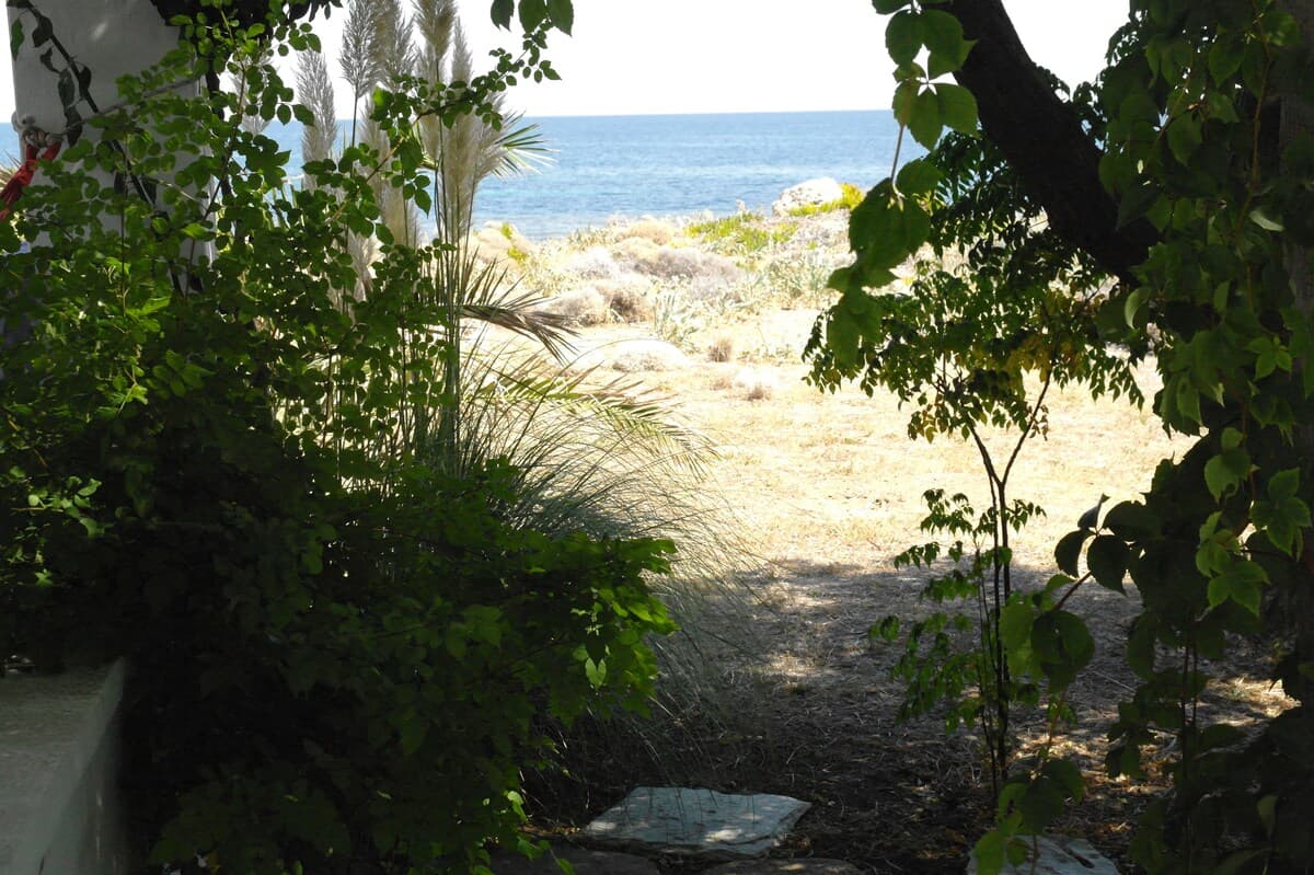 Seaside view from Aktìs Alòs in Molos, Skyros