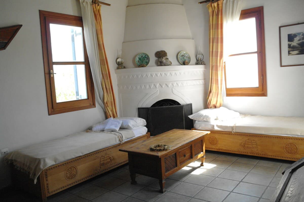 Living area inside Aktìs Alòs